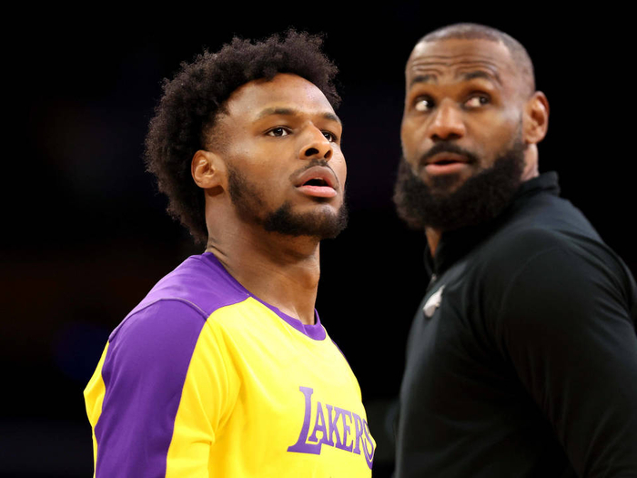 ipad版-布朗尼本赛季年薪195万，实际到手有多少？说出来你可能不信|NBA|布朗尼·詹姆斯|勒布朗-詹姆斯|洛杉矶湖人队|nba_新浪体育_新浪新闻